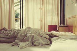 К чему снится лежать в постели