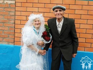 И мужчине, и женщине уже более 100 лет