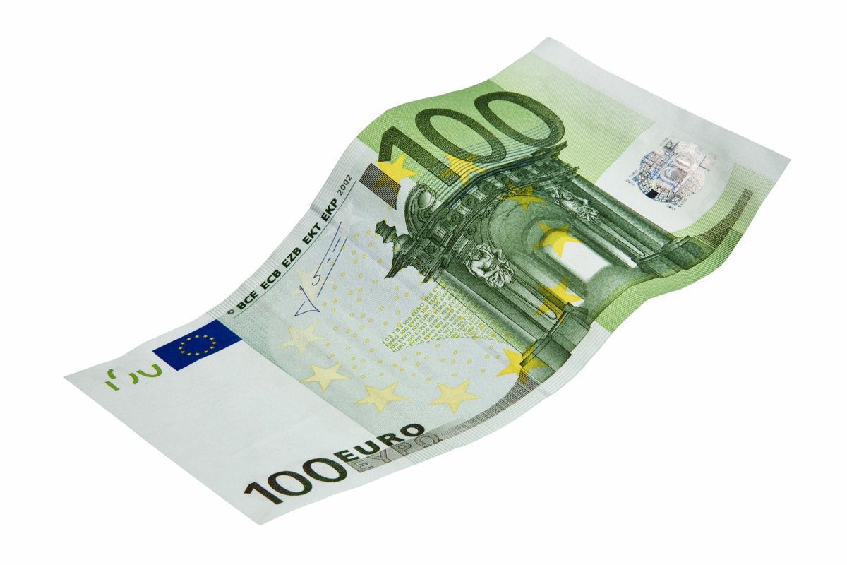 К чему снится найти купюру. 100 Евро бумажные купюры. Товар 50985 - banconote Euro (160671) 100грх45.