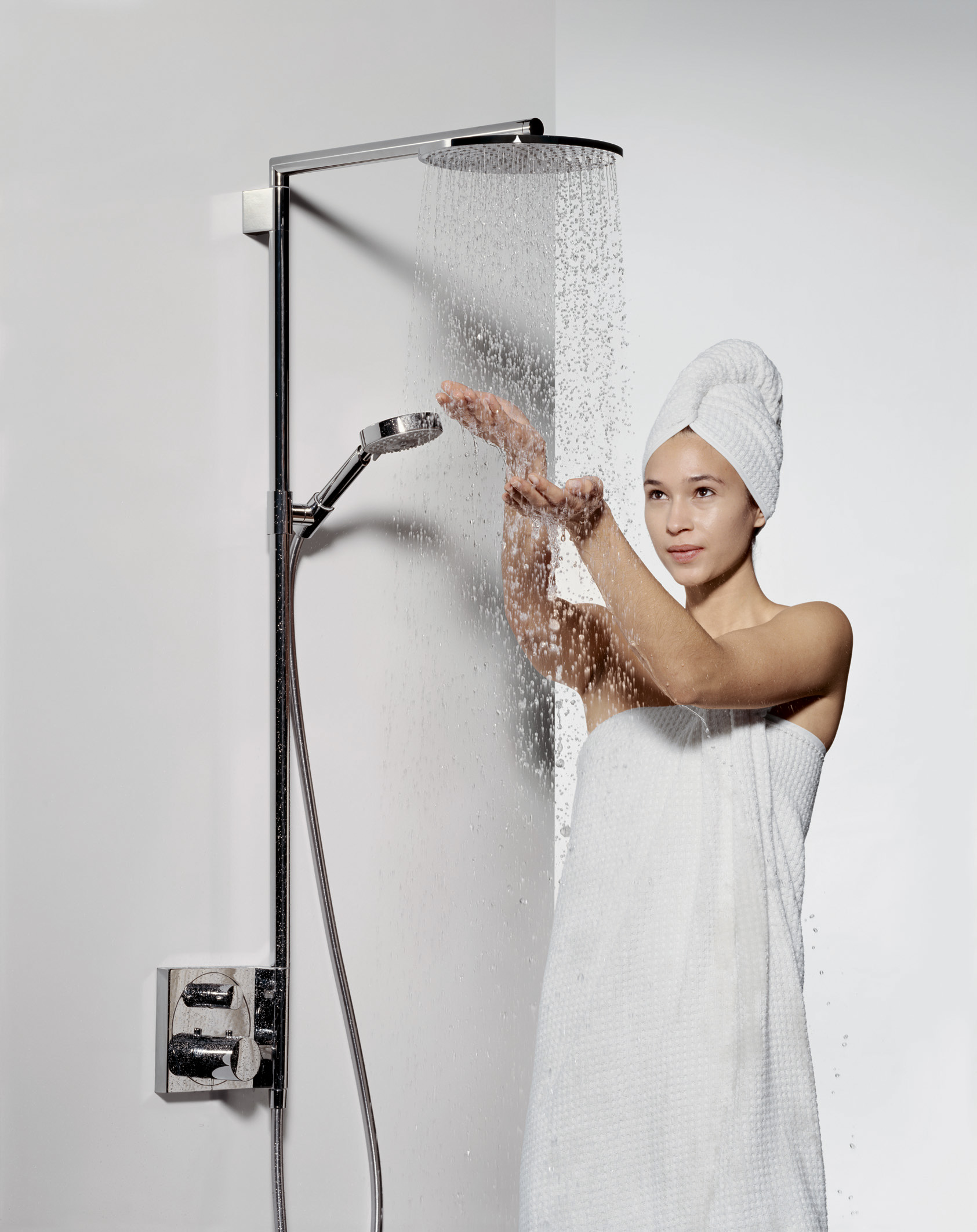Время принятия душа. Hansgrohe Showerpipe для ванны. Hansgrohe Raindance 95.