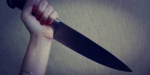 Снится женщина с ножом