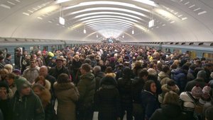 Толпа в метро