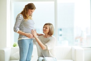 К чему снится беременность мамы дочке