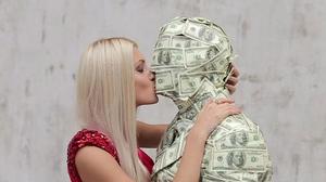 Женщина любит деньги