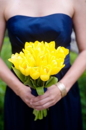Можно ли дарить желтые цветы любимым