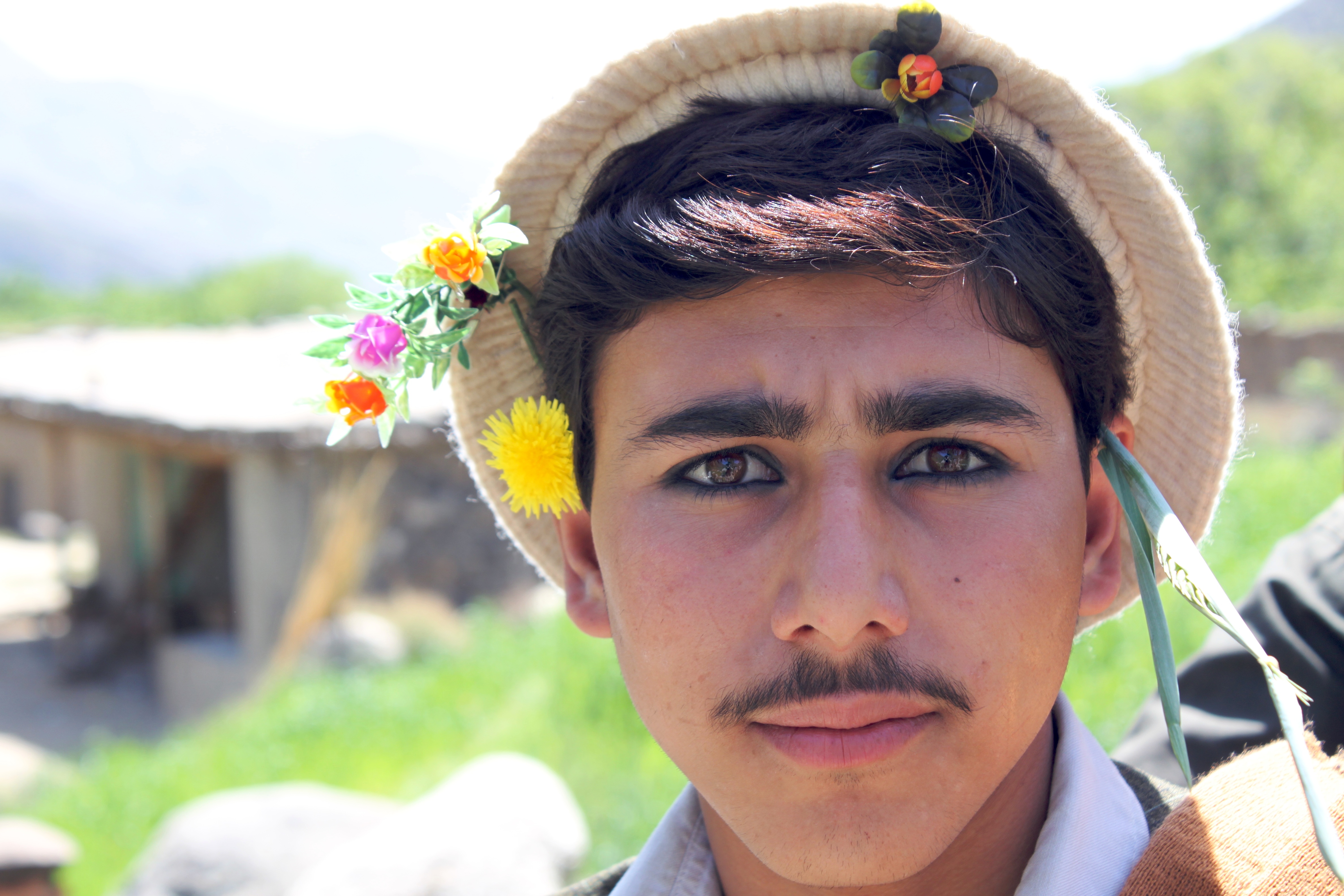Таджик с глазом. Пуштуны пуштуны. Пуштуны Афганистана. Пуштуны внешность. Таджики внешность.