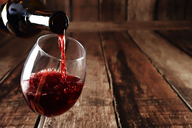 Значение сна для мужчины красное вино в бокале