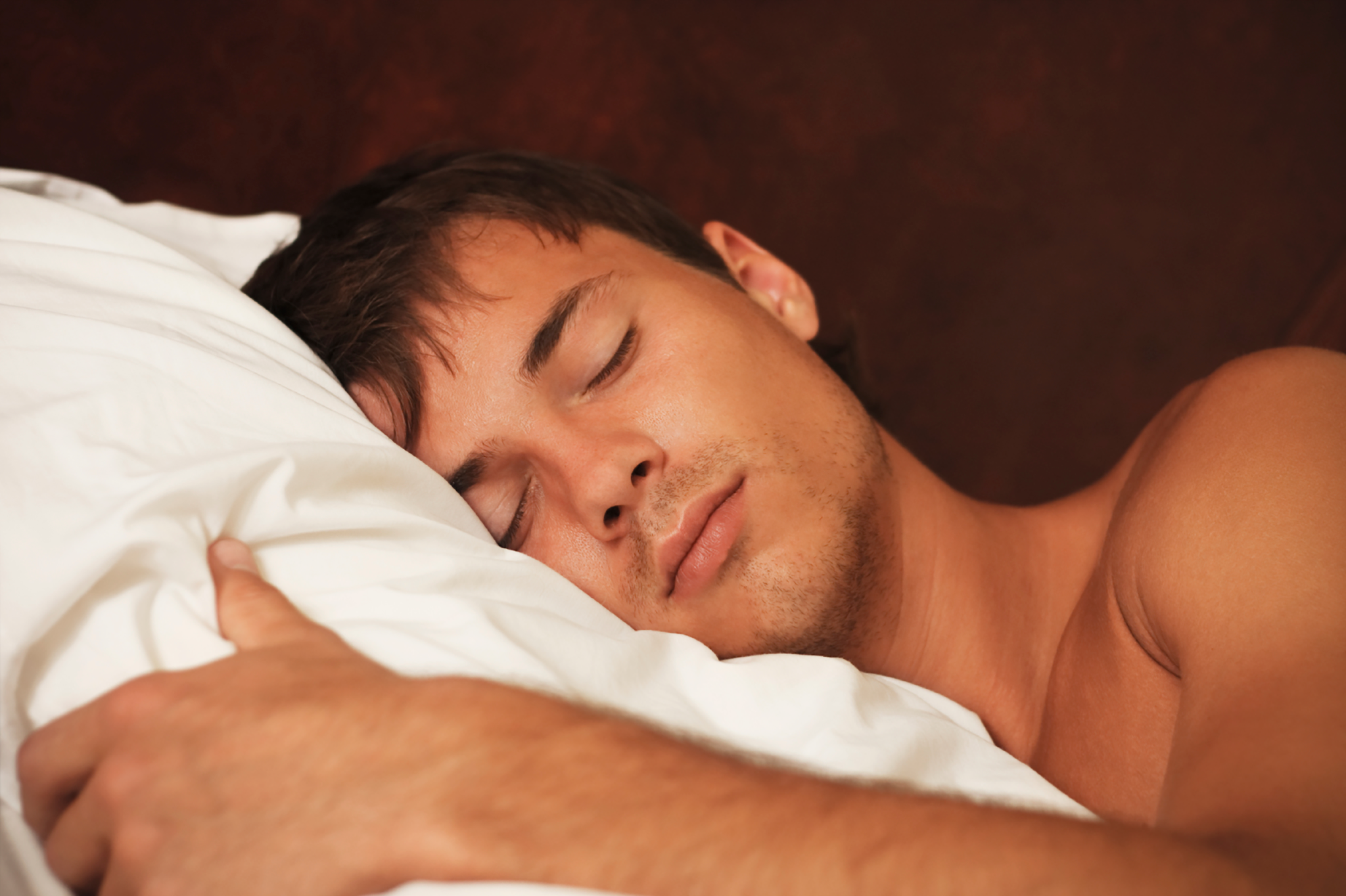 Толкование сна мужчины. Мужчина спит. Спящий парень. Красивый мужчина спит. Спящие мужчины.